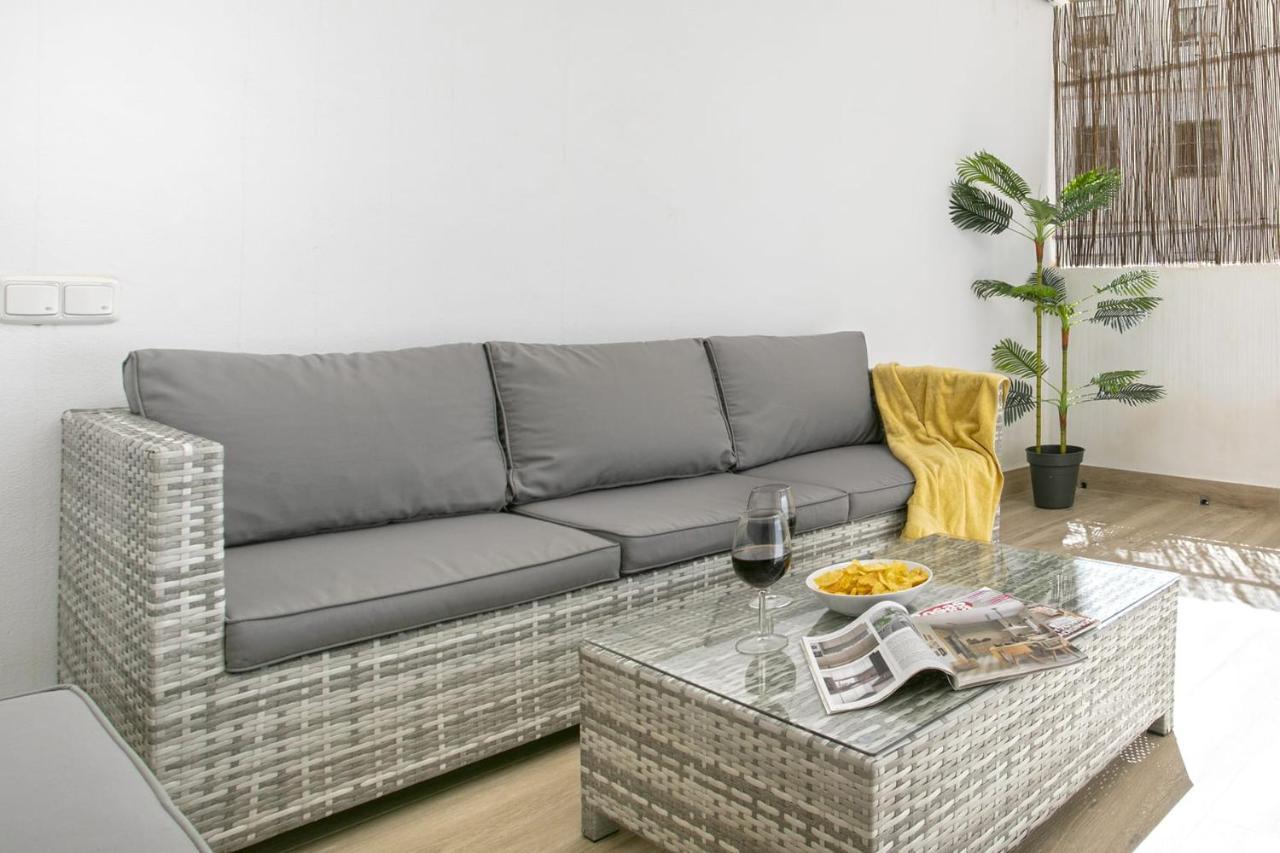 Precioso Apartamento Con Patio Малага Екстериор снимка