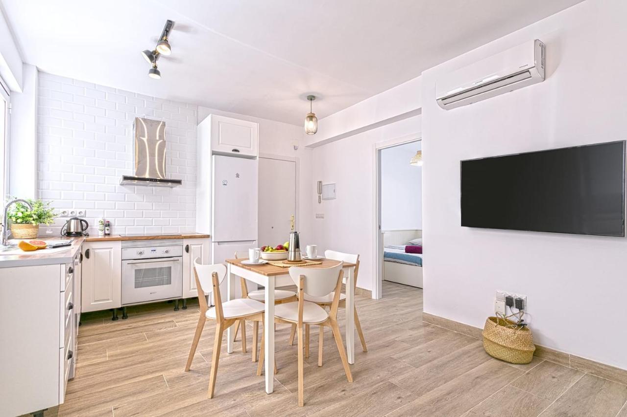 Precioso Apartamento Con Patio Малага Екстериор снимка