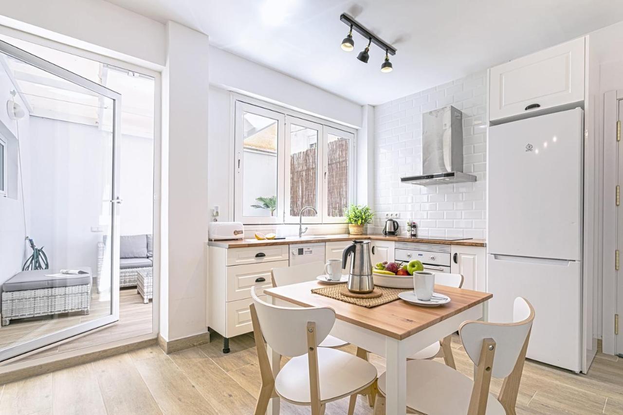 Precioso Apartamento Con Patio Малага Екстериор снимка